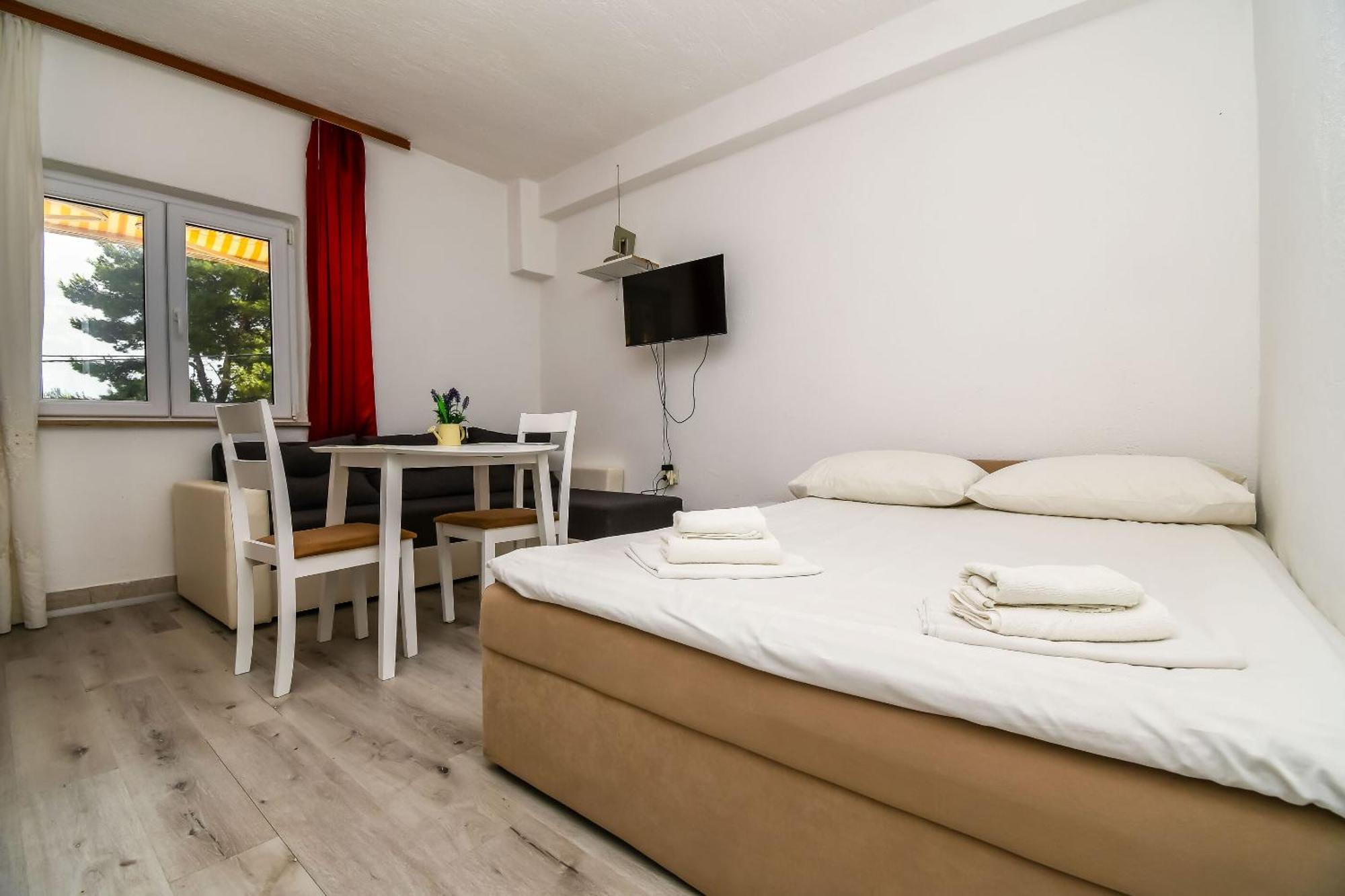 Apartments Martina 산책길 외부 사진