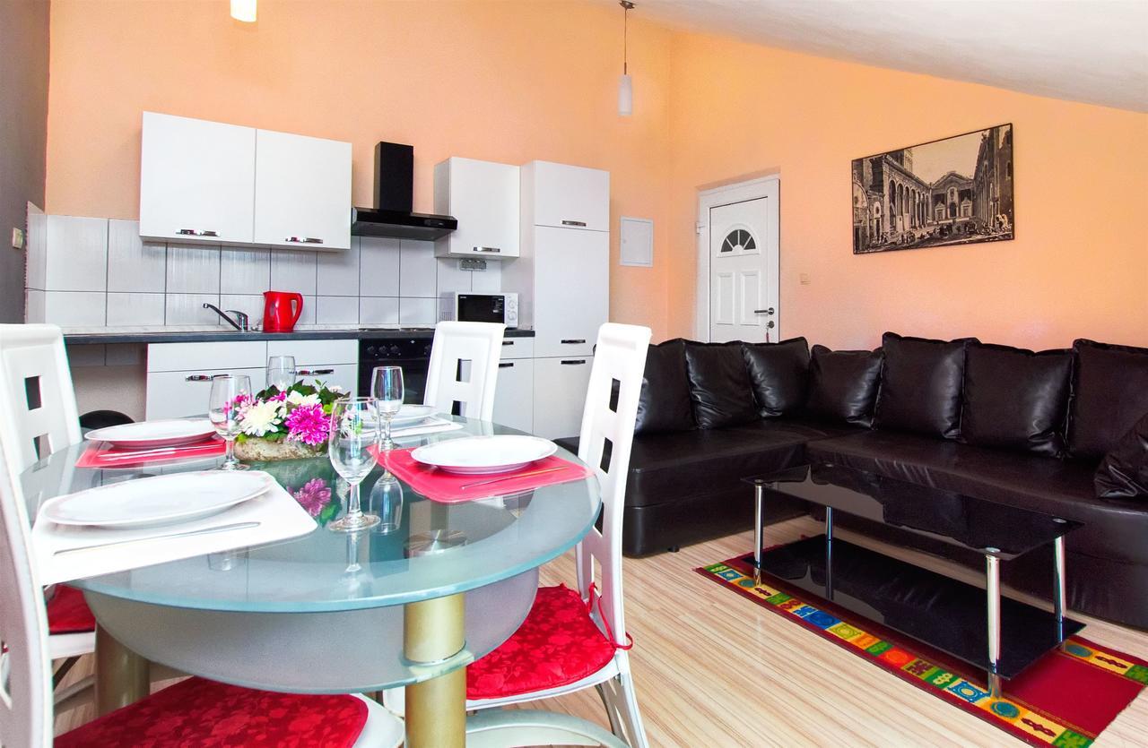 Apartments Martina 산책길 외부 사진